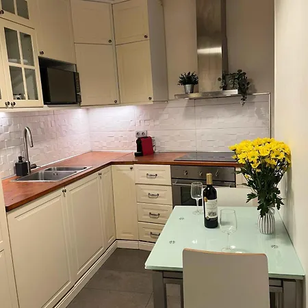 For 4 People With Wifi In Apartmán Paříž