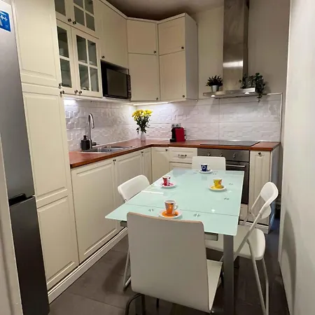 For 4 People With Wifi In Apartmán Paříž